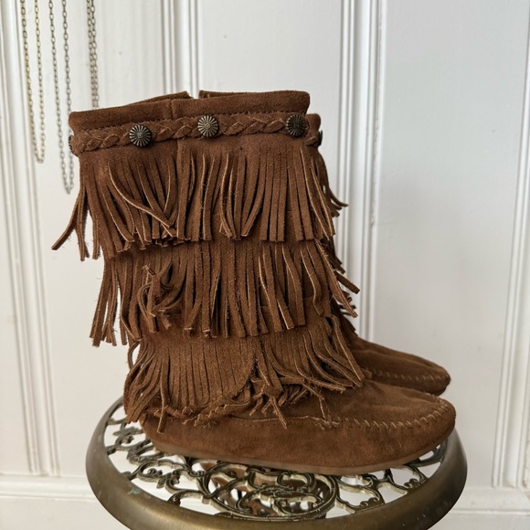 Minnetonka 3 Layer Brown Fringe Suede Moccasin Boots - Picture 4 of 7